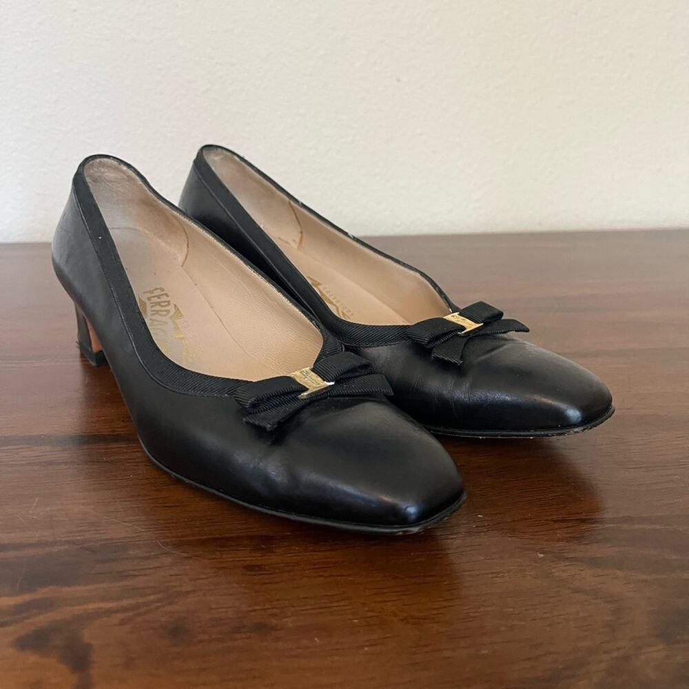 Authentic Salvatore Ferragamo Classic Bow Square Toe Luxury Old Money Heels Sz 9